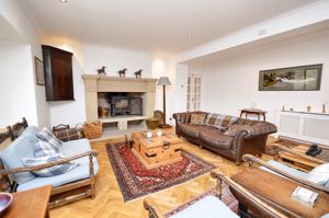 Lounge- click for photo gallery